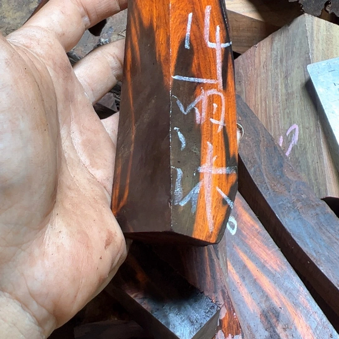雨***沐交趾黄檀（大红酸枝）