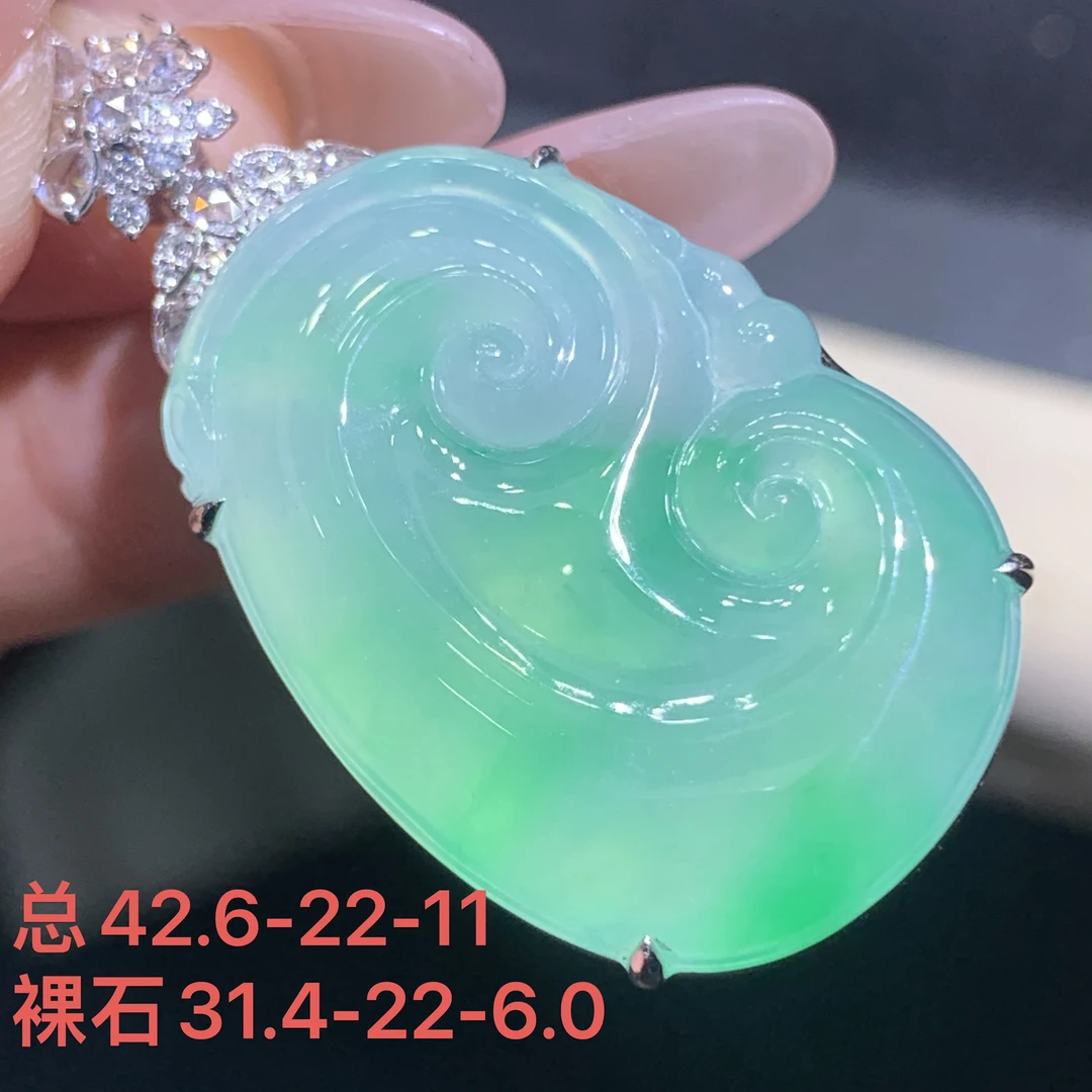 9.9缅甸天然A货翡翠18K金镶嵌冰种飘绿如意吊坠
