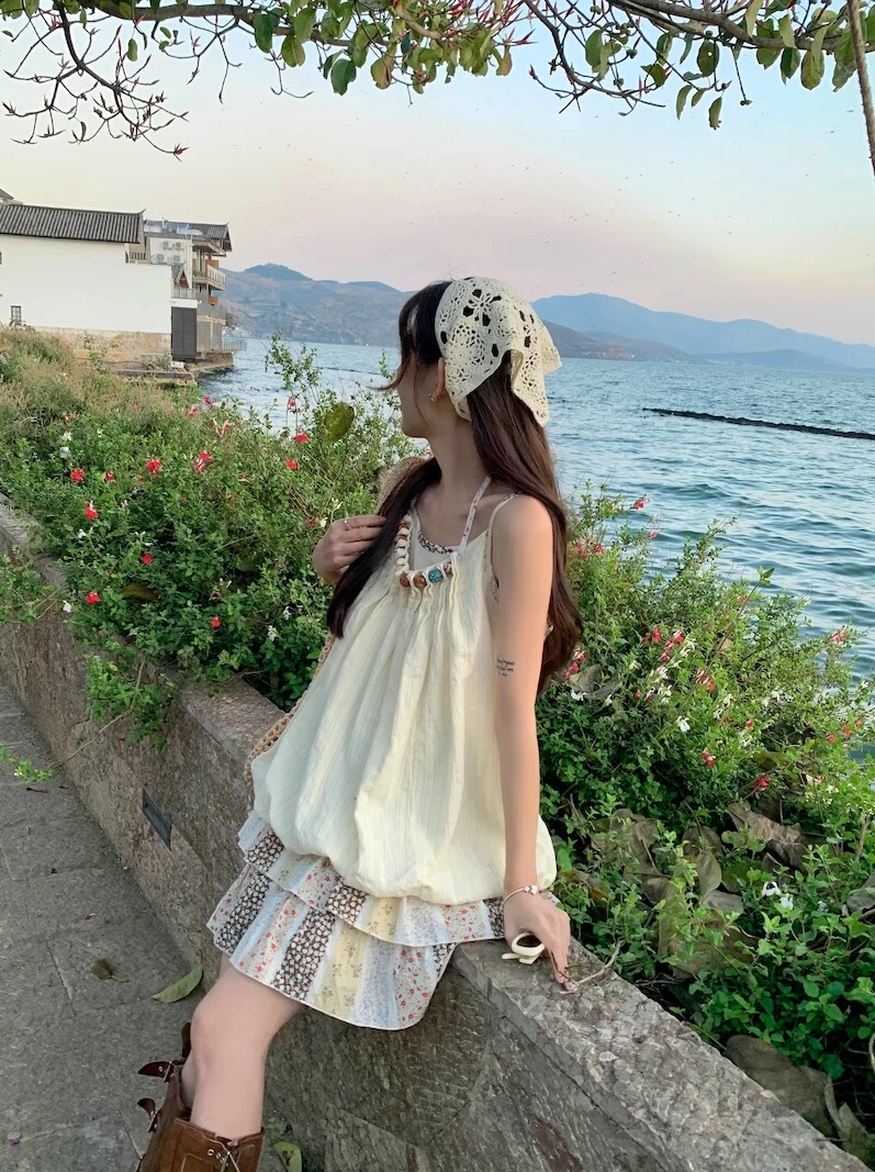 设计感小众拼接吊带连衣裙女夏季海边度假风温柔甜美花苞裙短裙子