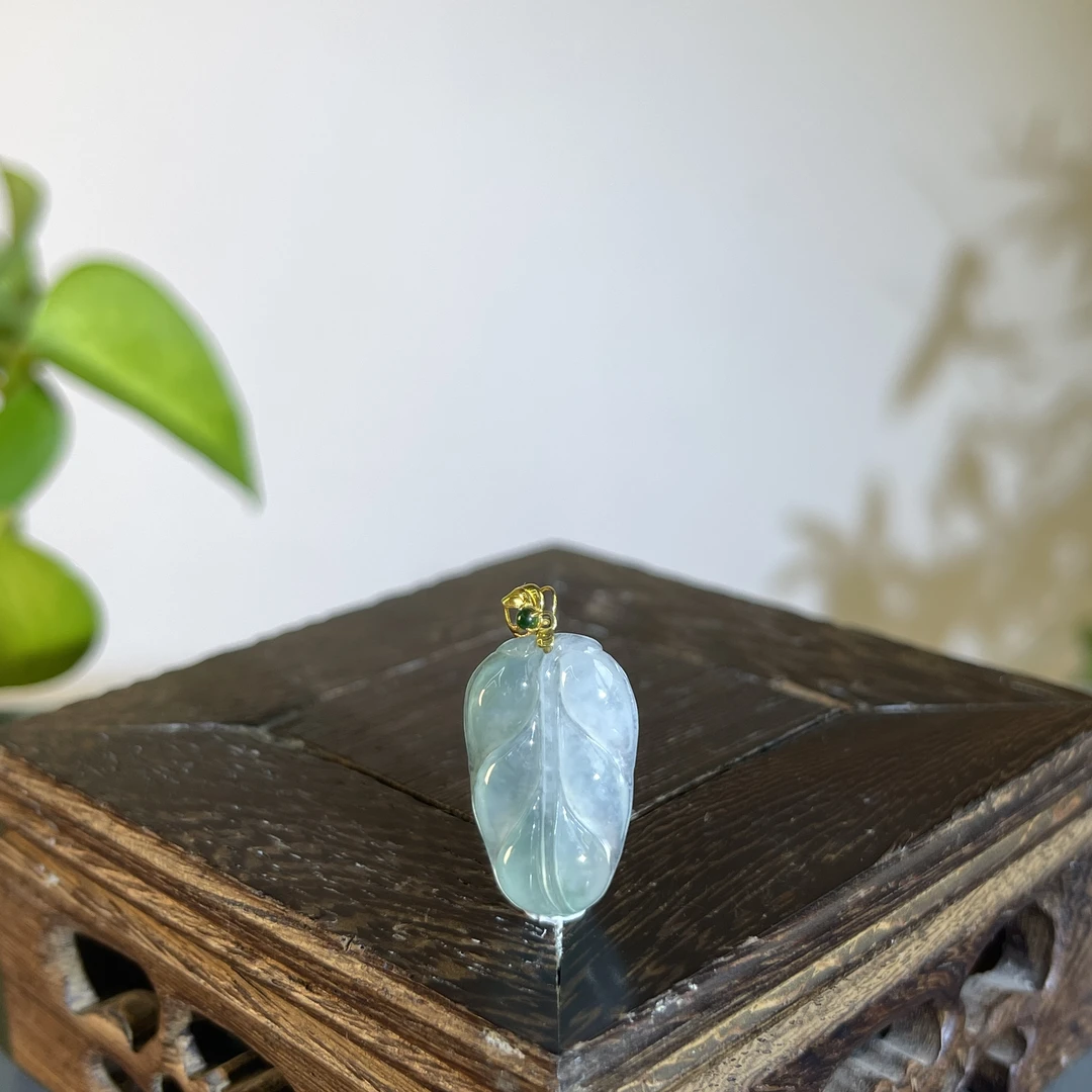 JXB20-08  天然缅甸A货翡翠 18K金扣大业有成