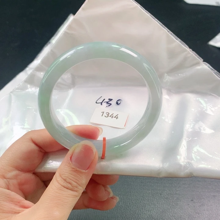 翡翠手镯未镶嵌钻****尖03。