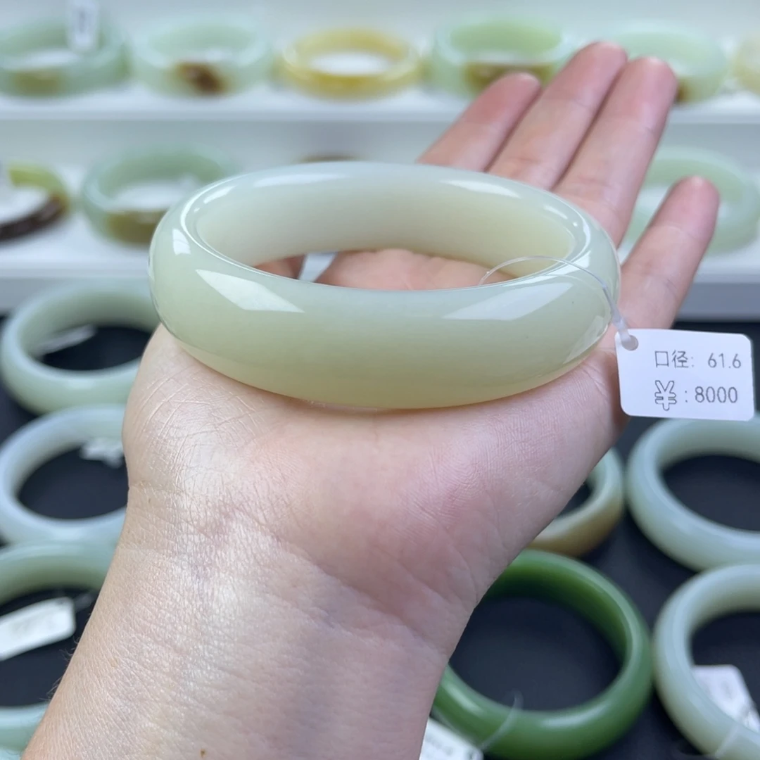 和田玉未镶嵌手镯