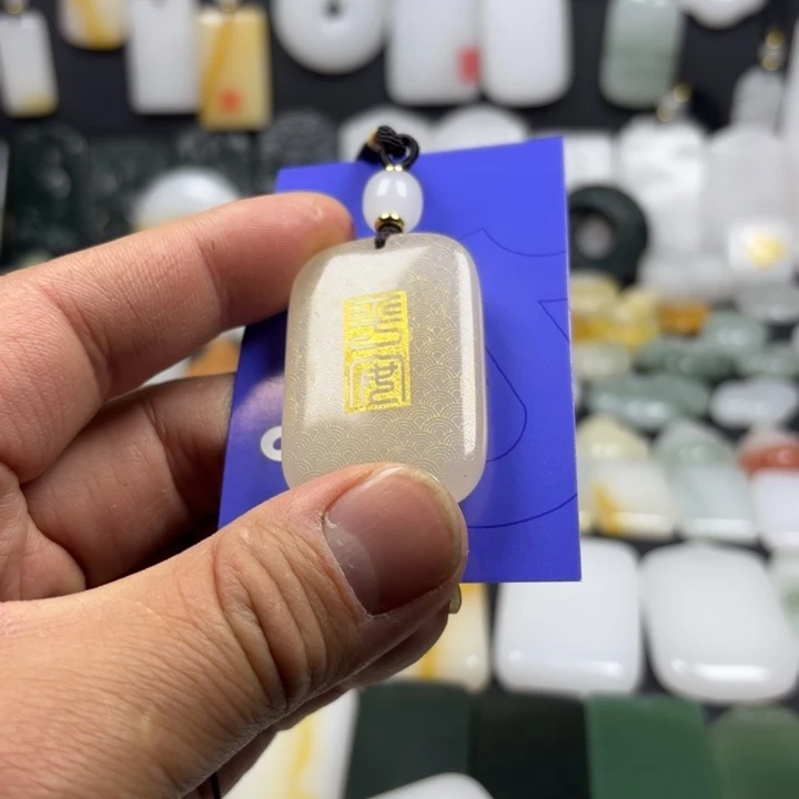 石英质玉（金丝玉）未镶嵌颈饰