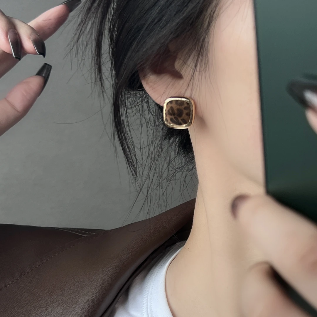 “双11好物” 豹纹耳钉轻奢小众高级复古百搭耳环耳饰E1858