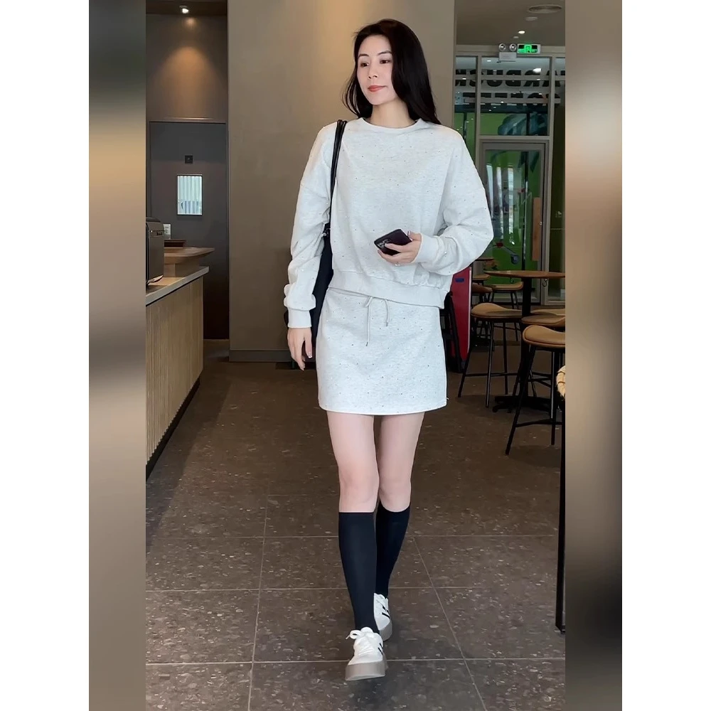 贴钻慵懒风卫衣百搭显瘦短裙套装女2025早秋新款两件套