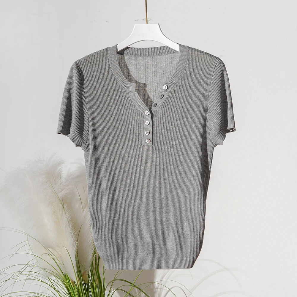【设计师沈兰】2025夏新款女时尚单排扣纽扣装饰V领针织短袖825256