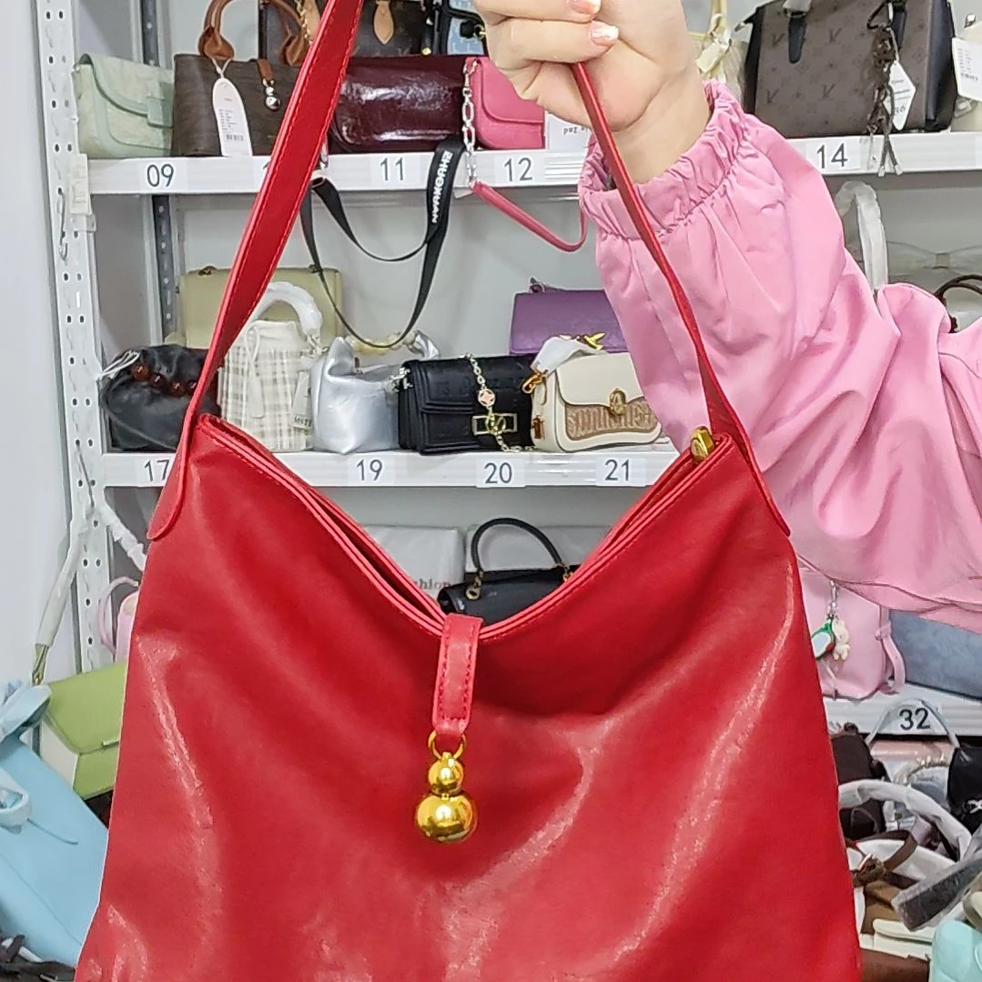 人造革PU合成革超纤皮（革）反绒皮涤纶聚酰胺纤维小牛皮