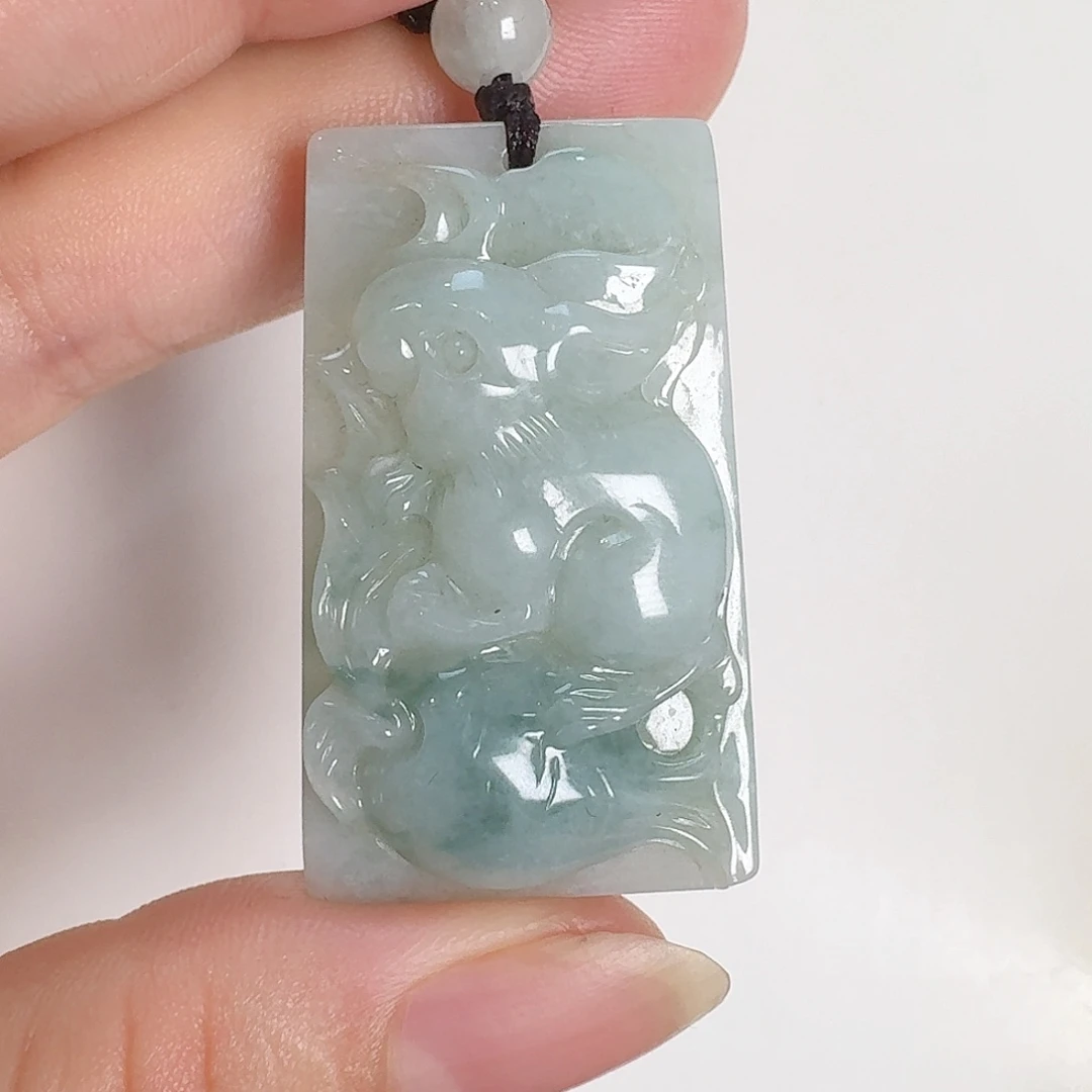 颈饰未镶嵌翡翠兔