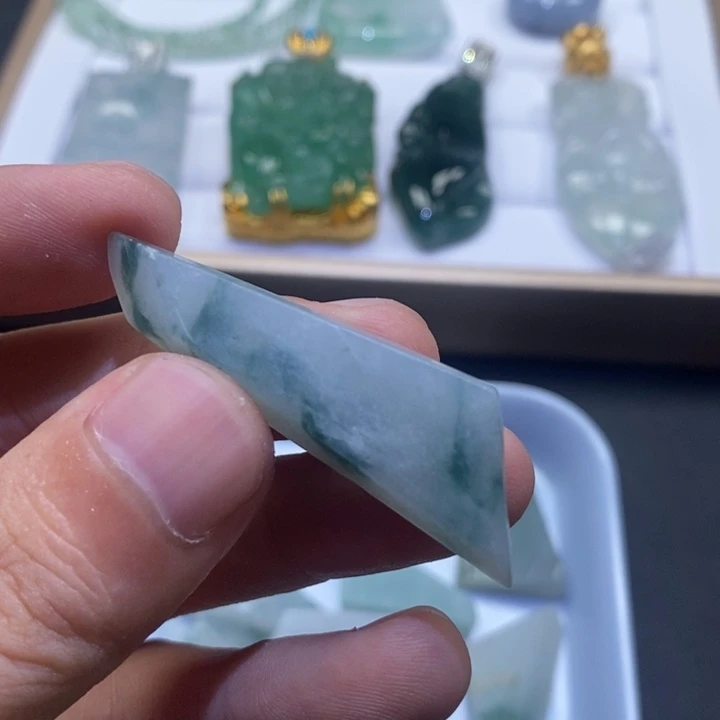 翡翠未镶嵌颈饰挂件挂件