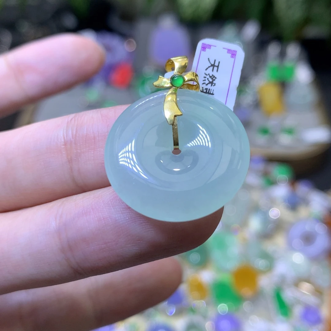 颈饰18K金镶嵌翡翠