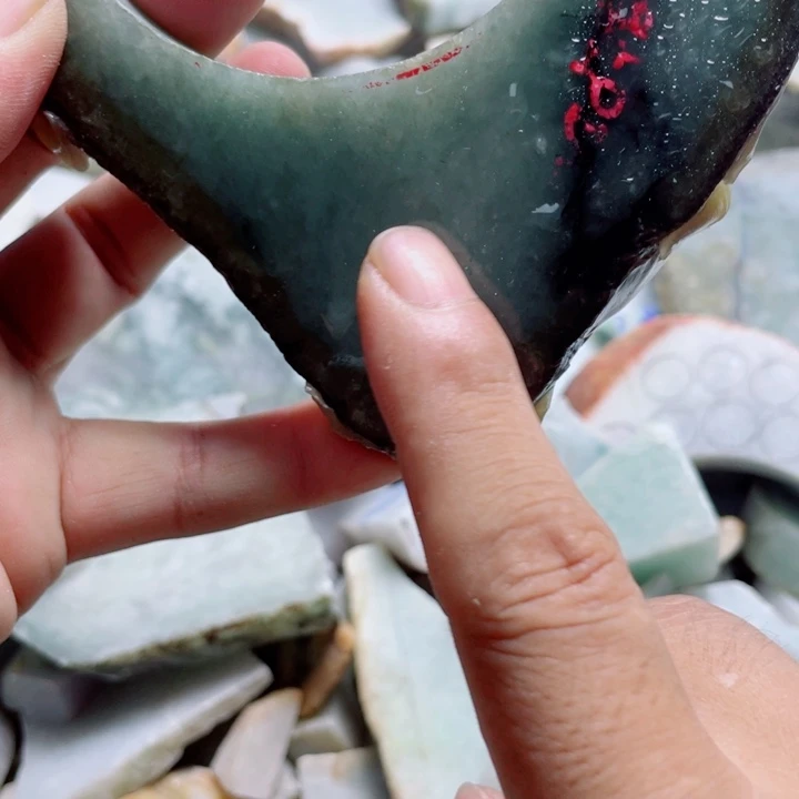 翡翠挂件未镶嵌翡翠