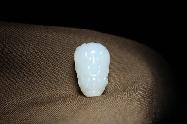 【兽面三通】天然和田玉白玉珠串配饰，尺寸12/19/12mm.重量：3.73g