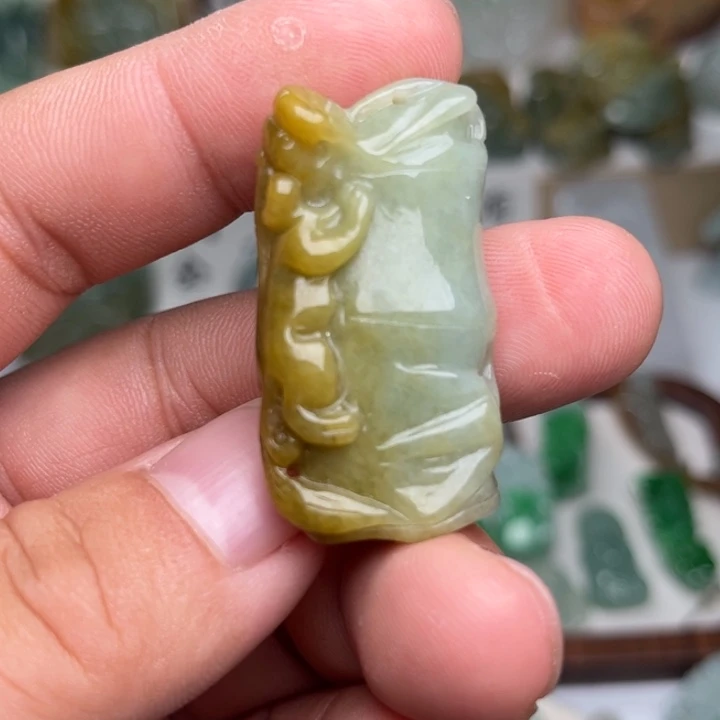 翡翠未镶嵌颈饰竹节