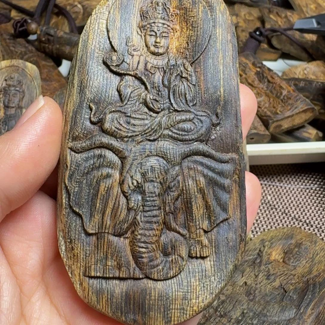 沉香吊坠白棋树心油普贤雕刻牌