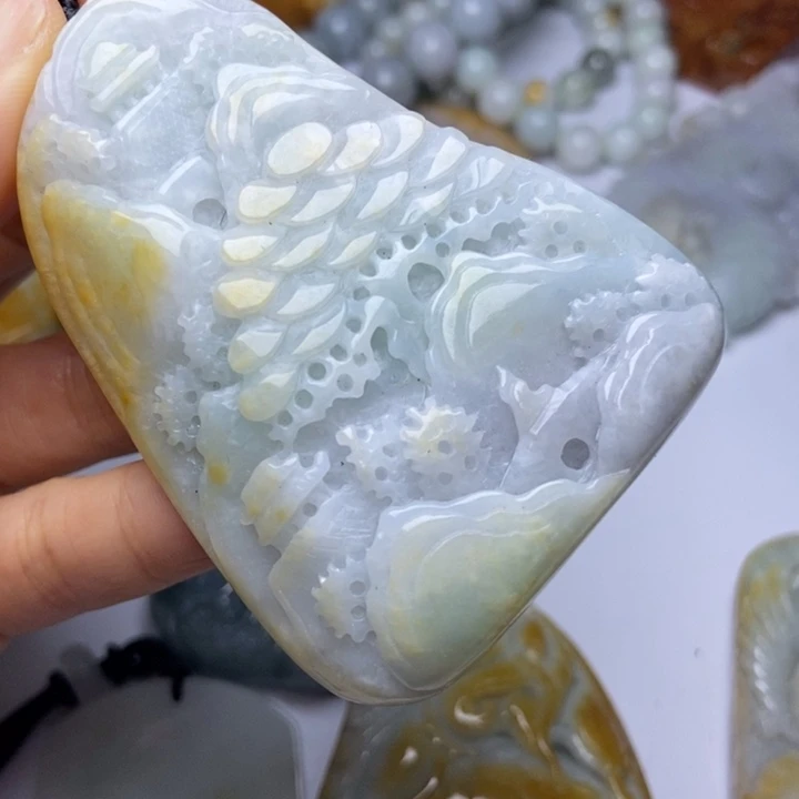 翡翠颈饰未镶嵌翡翠