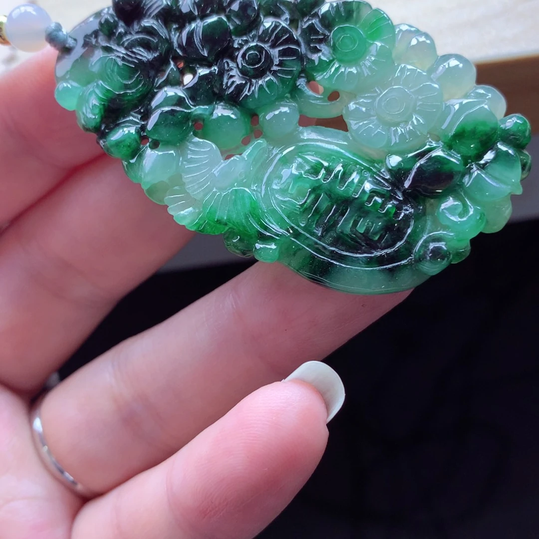 翡翠颈饰未镶嵌吊坠