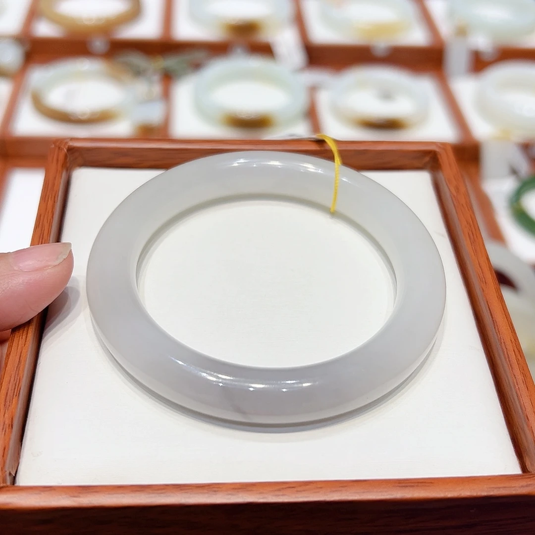 和田玉手镯未镶嵌一口紫5556