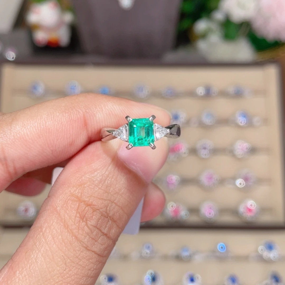 祖母绿戒指铂Pt900镶嵌人**海0.96ct