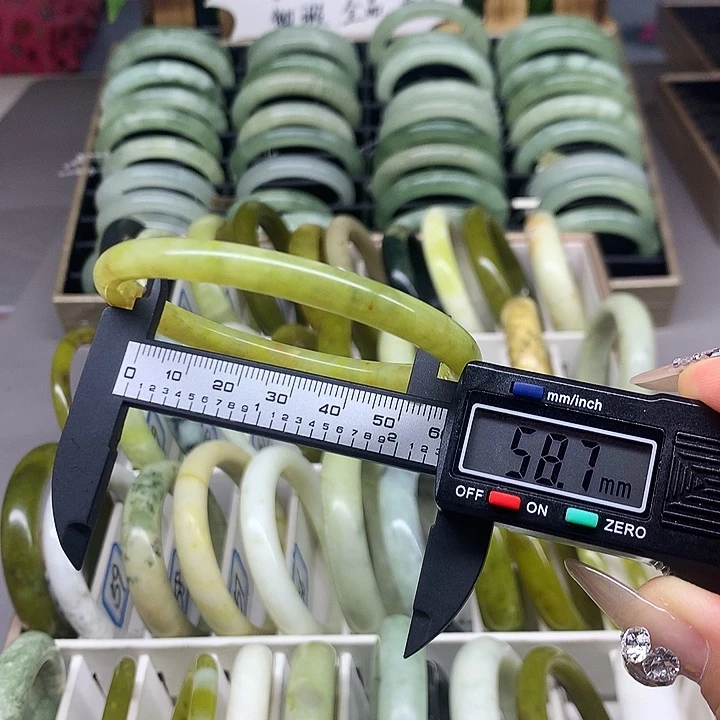 未镶嵌蛇纹石玉手镯63
