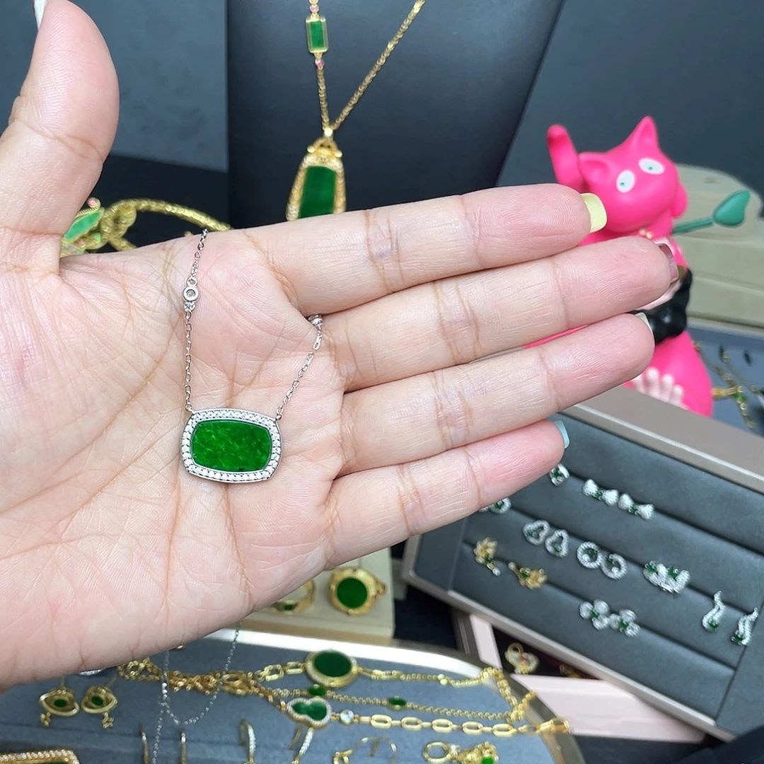 ****颈饰银S925镶嵌翡翠翡翠