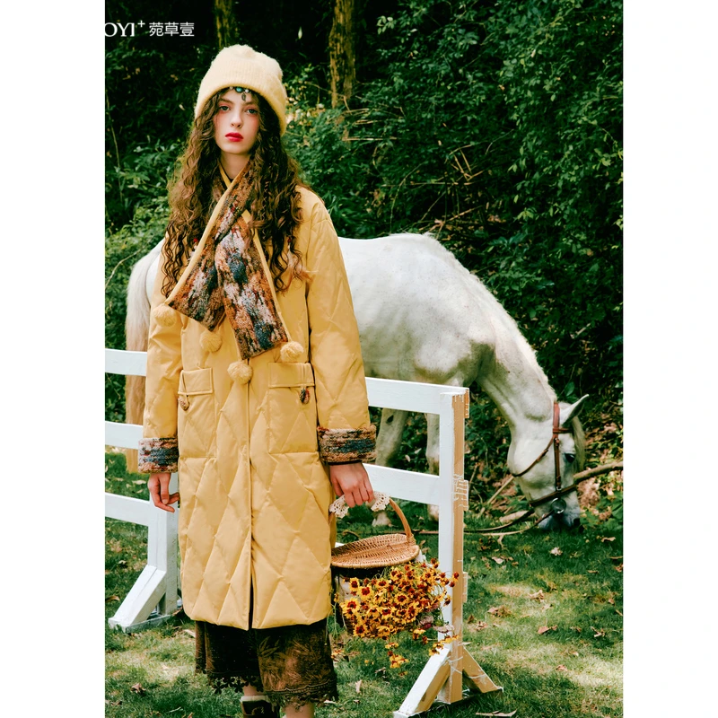 菀壹2025冬季新款淡色鸭绒外套菱形格保暖中长款女Y06131459