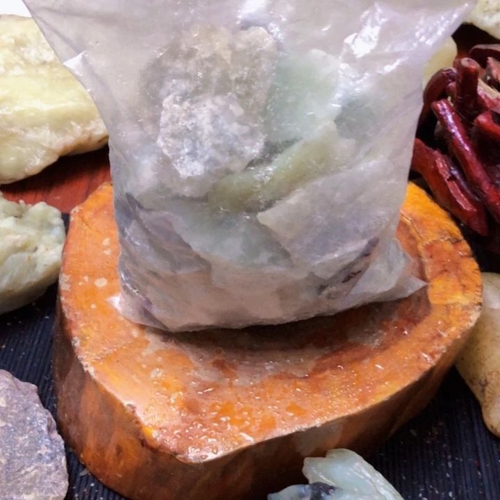 岫玉珠宝奇石未镶嵌་****念