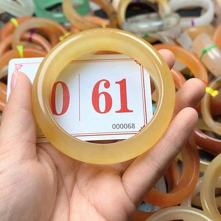 未镶嵌石英质玉（黄龙玉）手镯