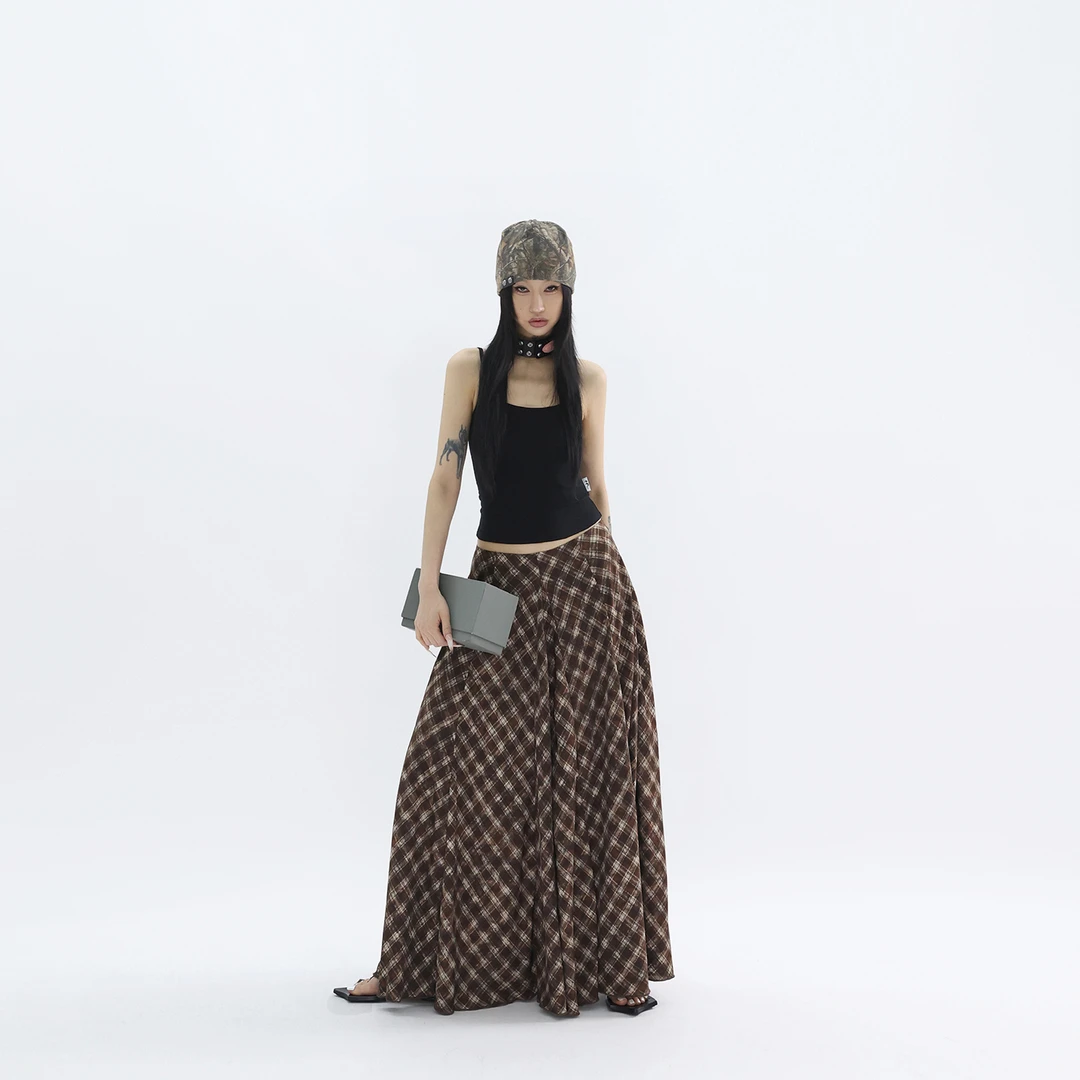 2025新款 三角多裁片 棕色轻薄垂坠TR大裙摆A型格子半身裙