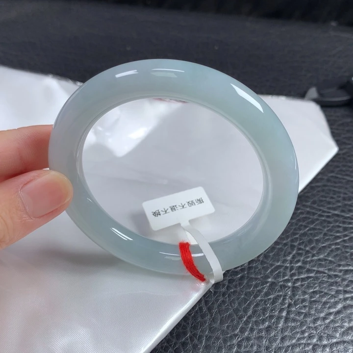 翡翠未镶嵌手镯（圆镯）