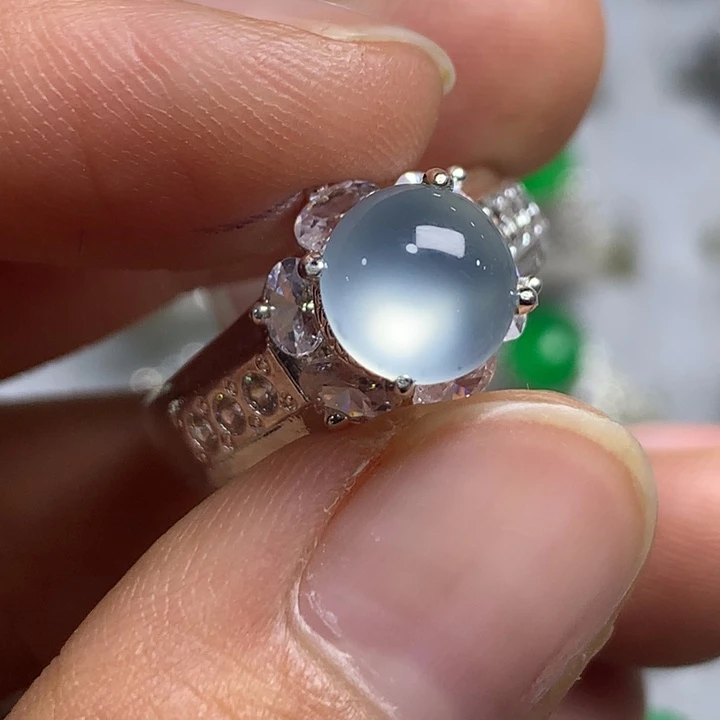 翡翠未镶嵌戒指铜托，卖裸石，需要二次镶嵌