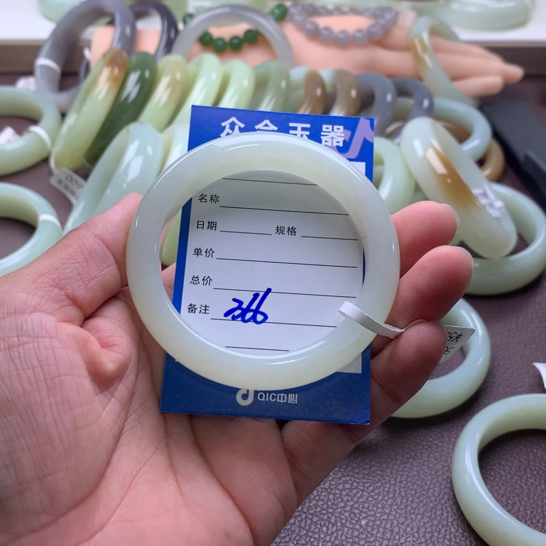 未镶嵌手镯和田玉