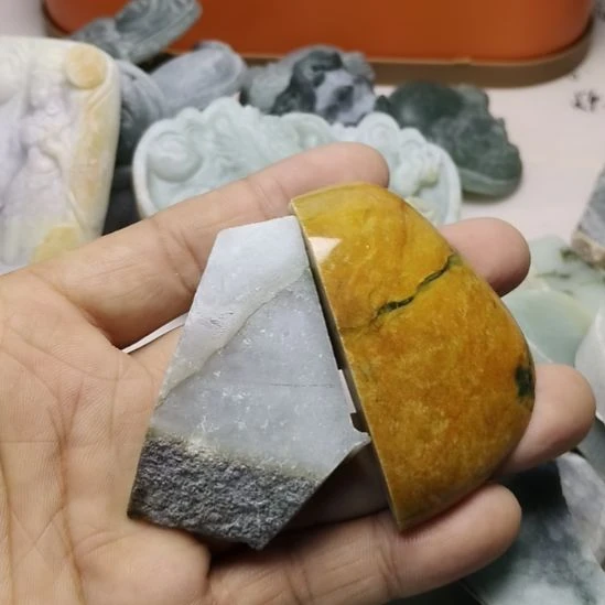 翡翠未镶嵌颈饰挂件