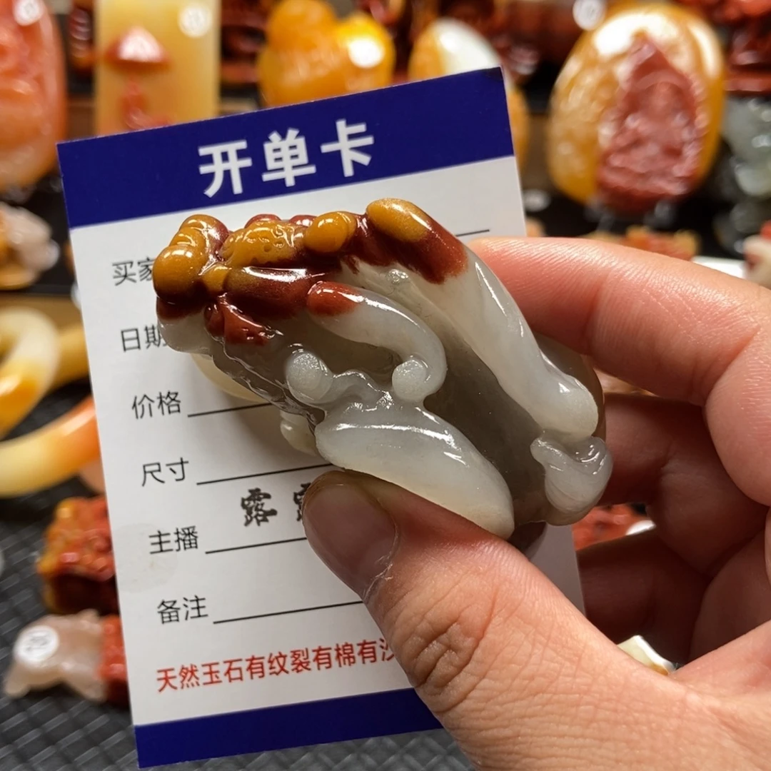 未镶嵌石英质玉（黄龙玉）貔貅