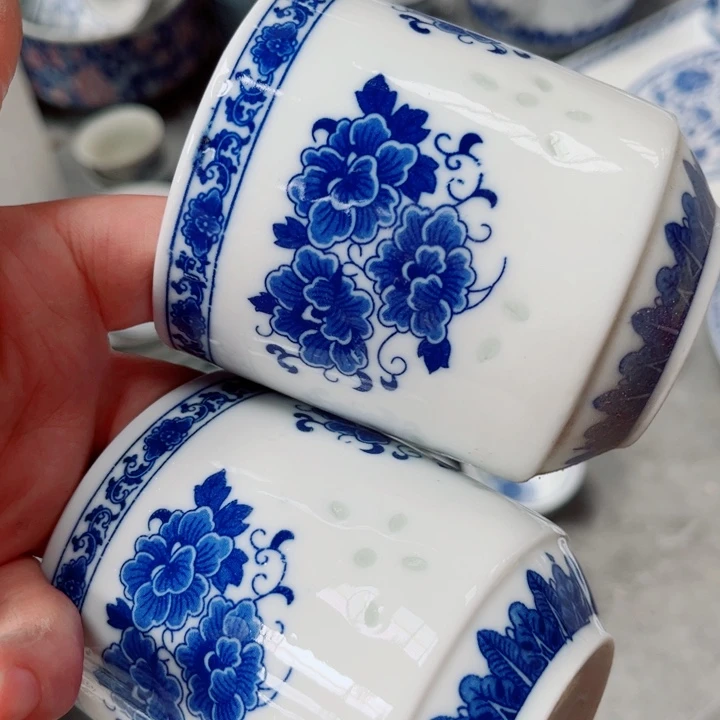 青花玲珑小办公杯牡丹花2个