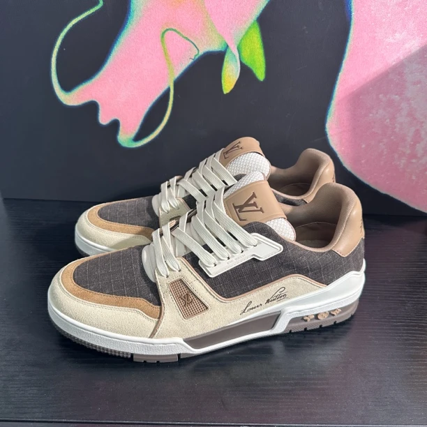 全新未使用 LouisVuitton/路易威登 LV TRAINER 防水系列 棕色