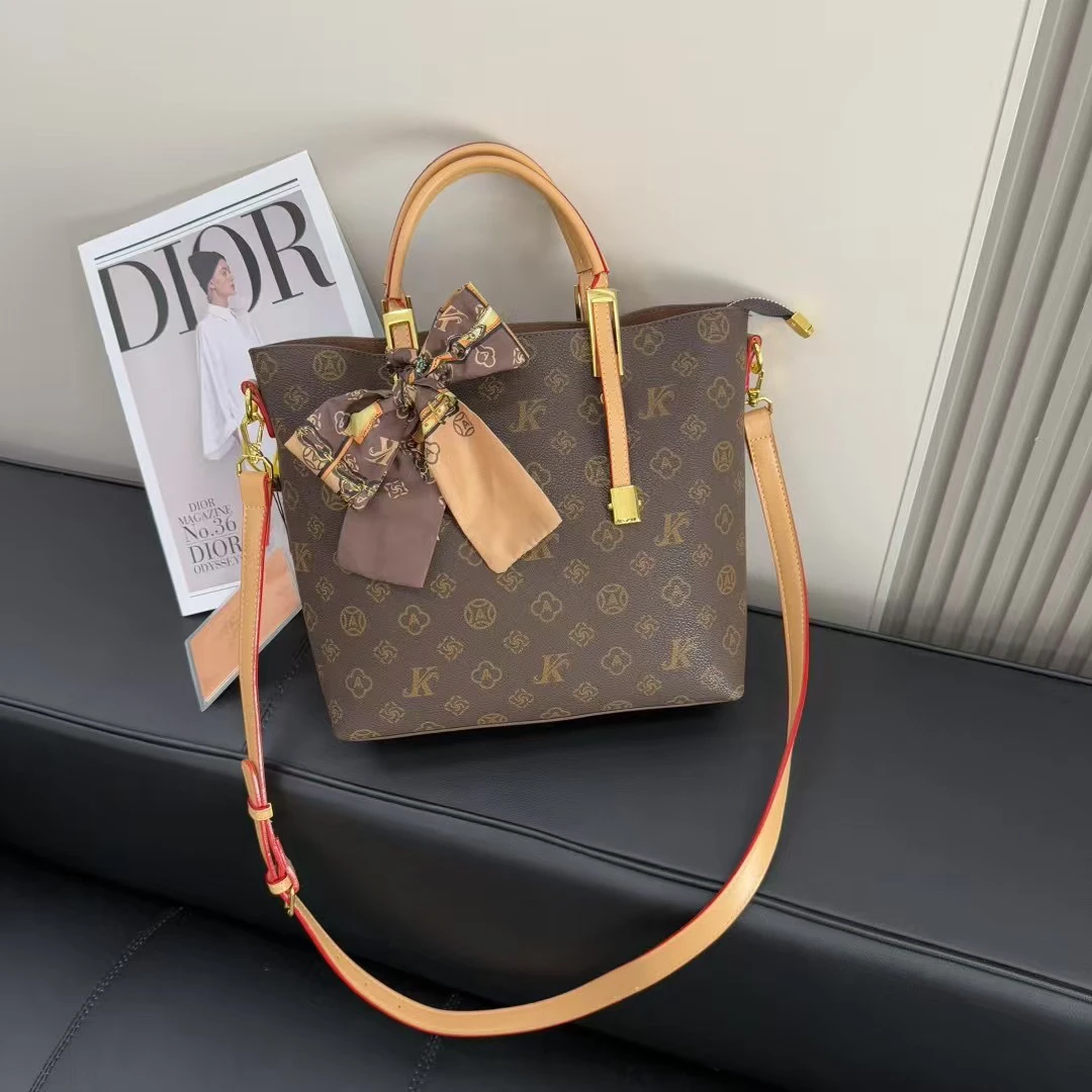 新疆包邮专柜同步印花手提托特包（6502）