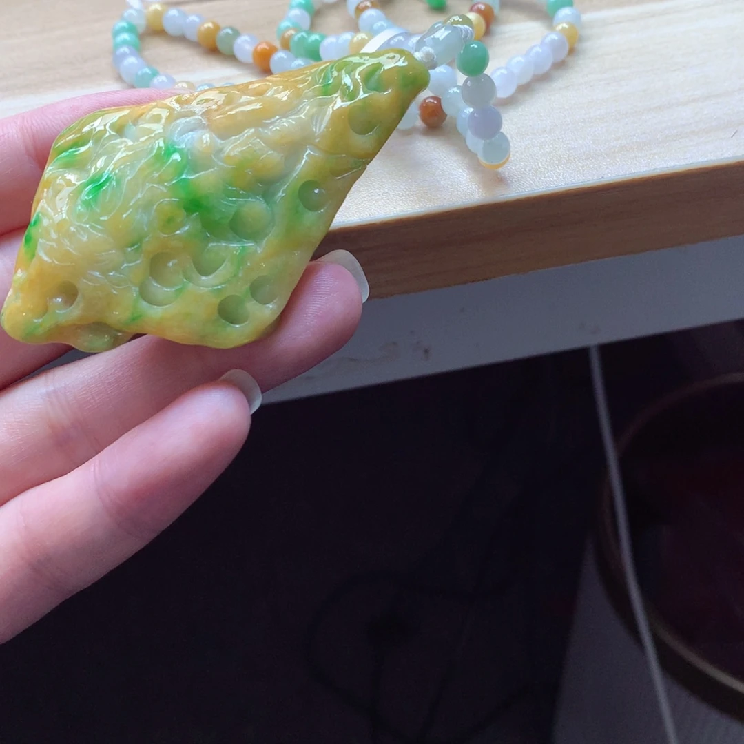 翡翠颈饰未镶嵌吊坠