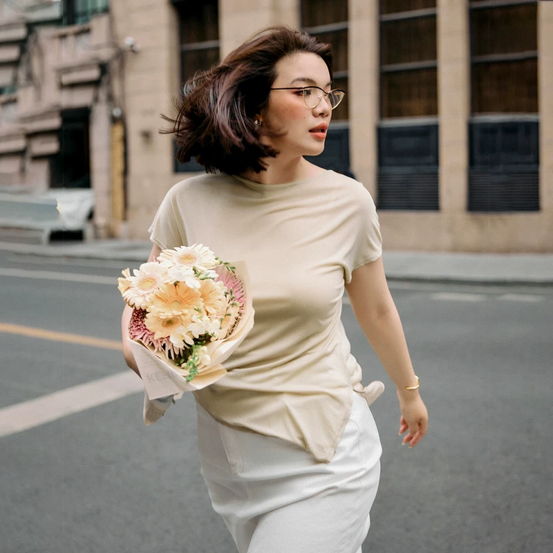 PLUSMALL 苏打甜茶 软糯醋酸针织一片式不规则下摆T恤PLUS2504071