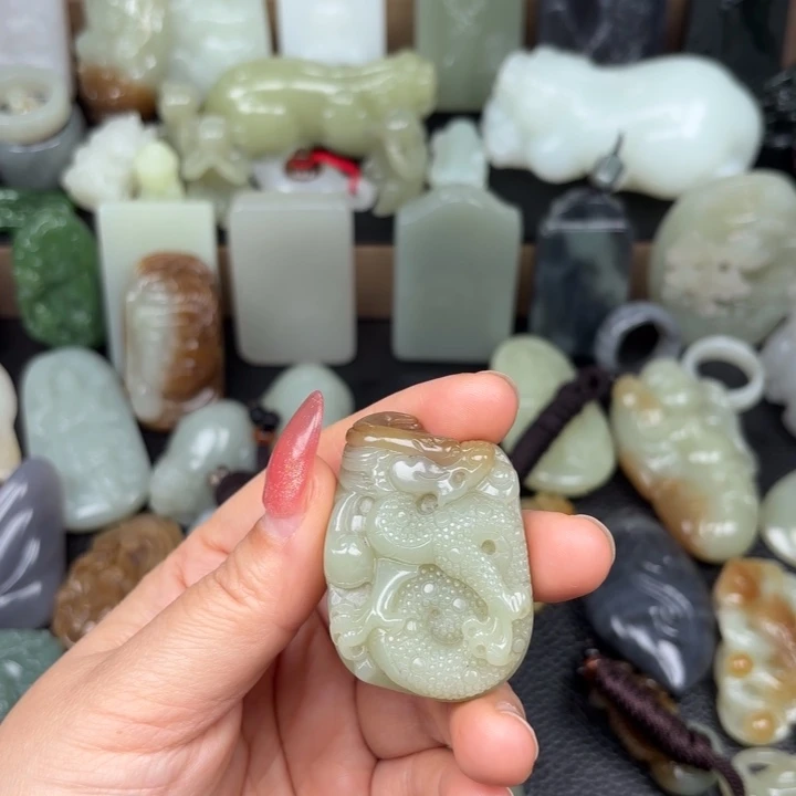 颈饰未镶嵌和田玉