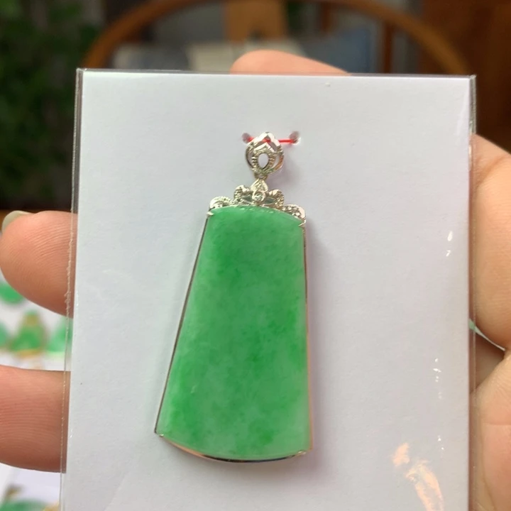 翡翠18K金镶嵌颈饰翡翠翡翠吊坠