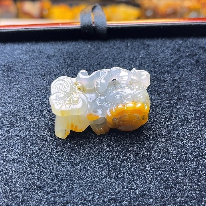 石英质玉（黄龙玉）颈饰未镶嵌