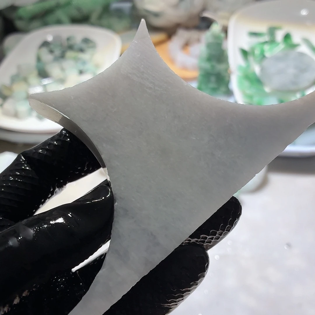 颈饰未镶嵌翡翠边角料