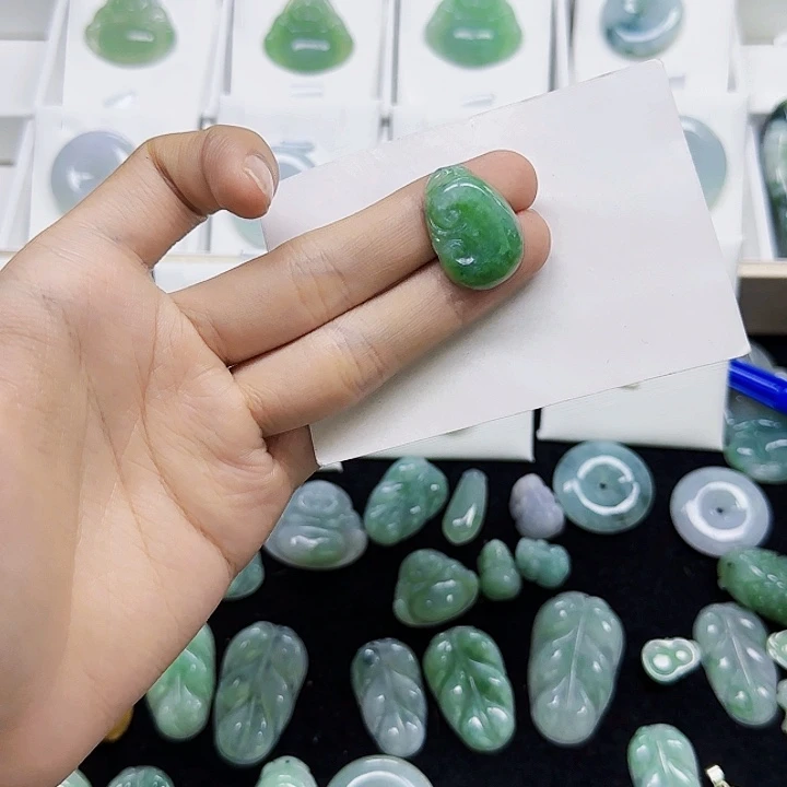 翡翠未镶嵌颈饰翡翠