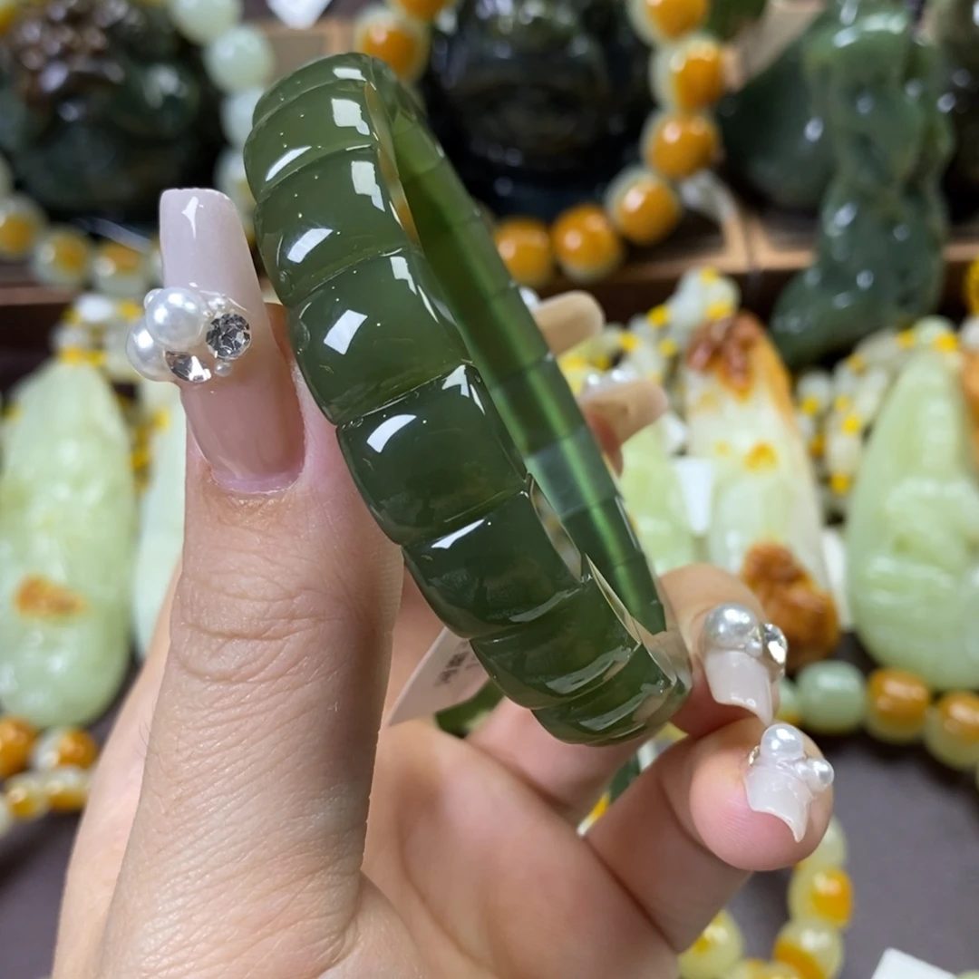 手串未镶嵌透闪石质玉漫***叔手牌