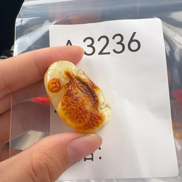 未镶嵌蜜蜡珠宝奇石