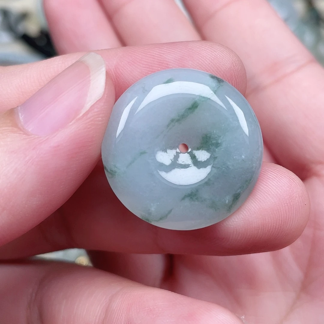 翡翠未镶嵌颈饰平安扣
