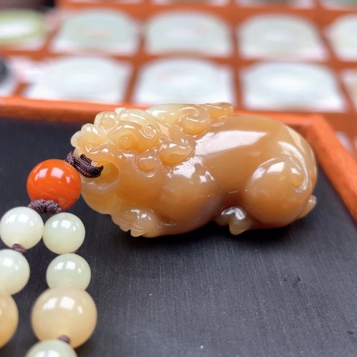 和田玉（糖玉）未镶嵌颈饰新疆且末金山