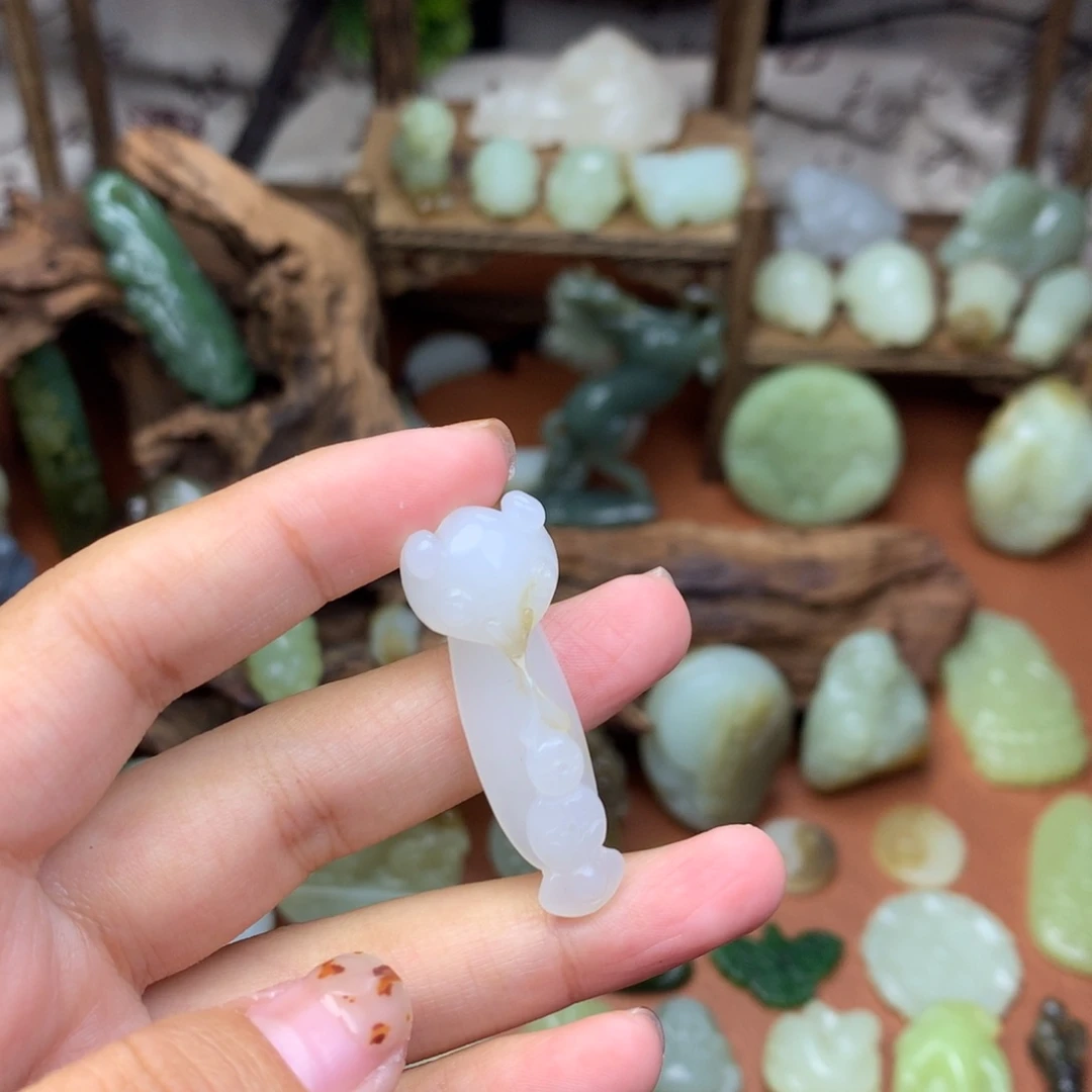 和田玉未镶嵌挂件