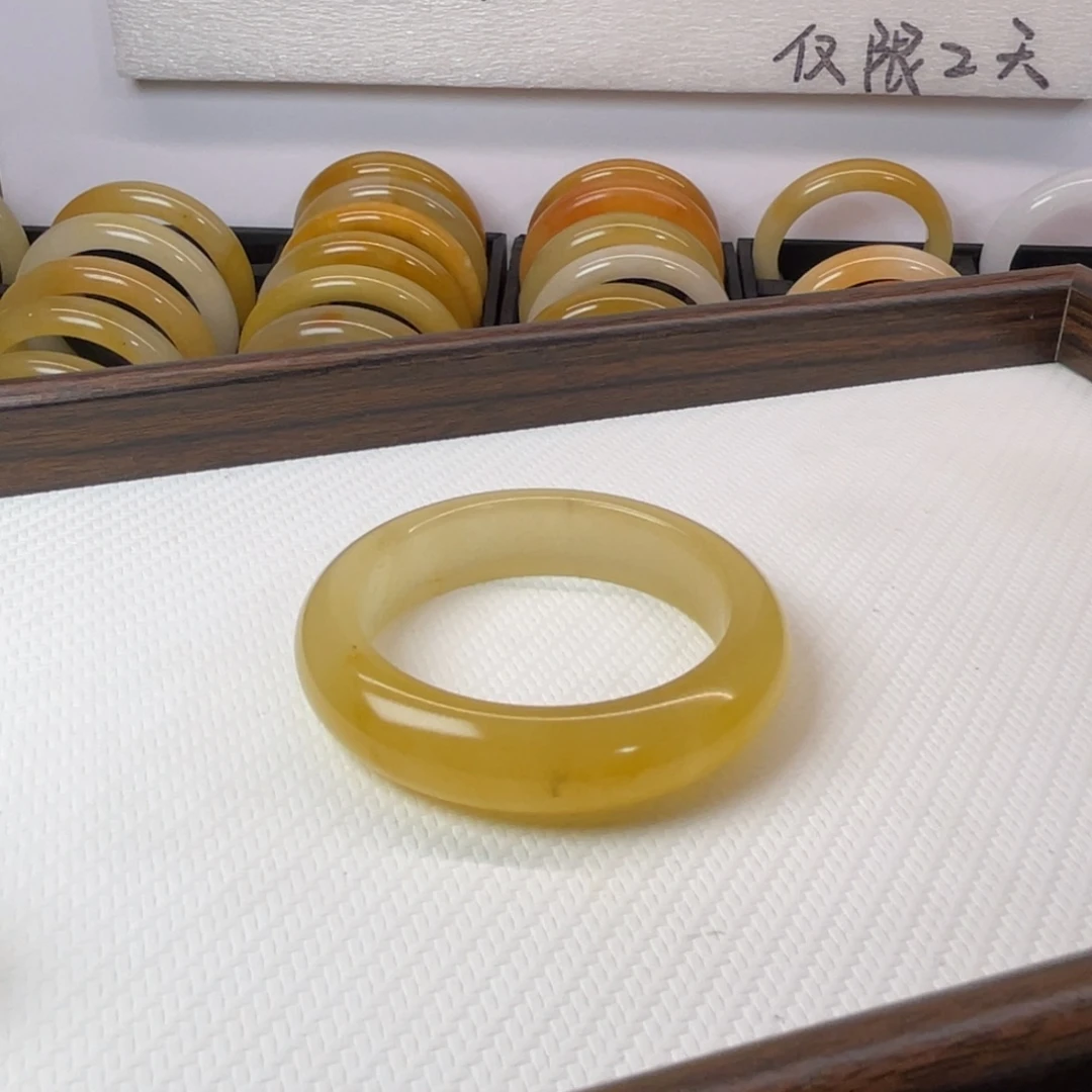 石英质玉（黄龙玉）未镶嵌手镯