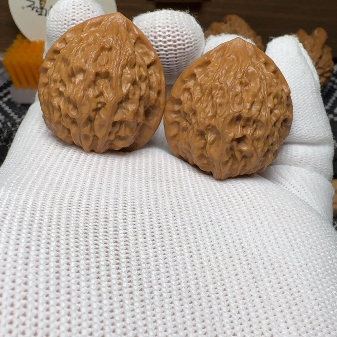 桃核吊坠34小金牛